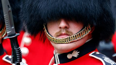 element   british royal guards uniform explained