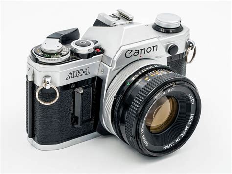 canon ae  film slr camera  choice   lenses