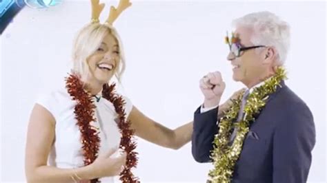 Holly And Phil Fail To Sing We Wish You A Merry Christmas Metro Video