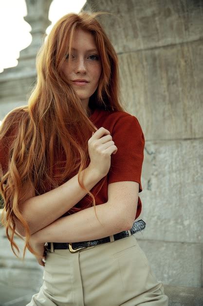 Premium Photo Beautiful Redhead Woman Posing On The Street