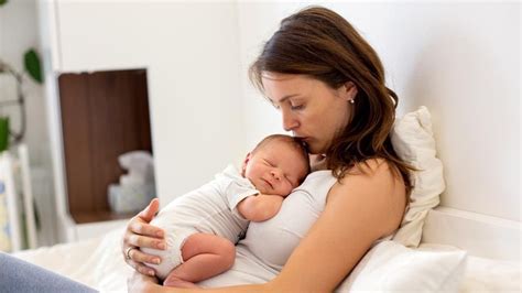 New Moms It Is Natural To Feel Depressed But You Should Seek Therapy