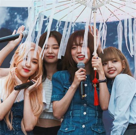 Blackpink 💛💚💙💜 Blackpink Jisoo Jennie Rosé Lisa Kpop Girl Groups