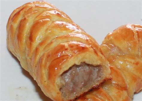 sausage rolls  deliciously easy recipe  ready  puff pastry delishably