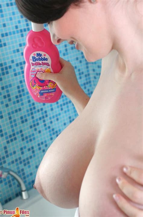 lorna morgan takes a bubble bath
