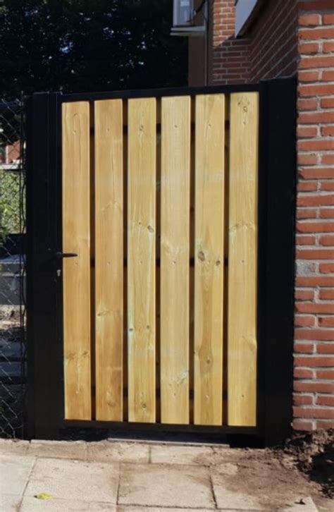 stalen poort met hout vulling luxe poort tuin deur