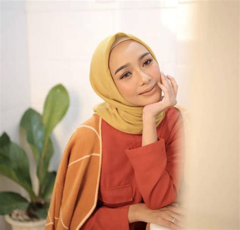 8 warna hijab yang cocok untuk kulit sawo matang
