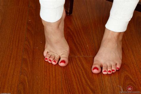 Lucy Doll Feet 24 Images Celebrity