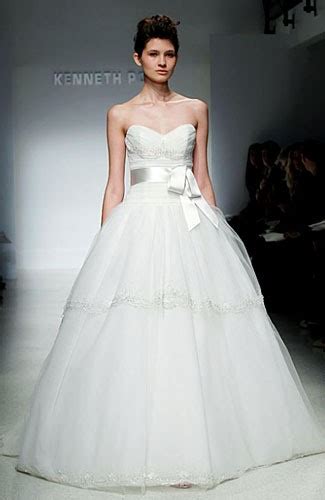 7 jenis gaun pernikahan yang bisa jadi pilihan calon pengantin halaman 6
