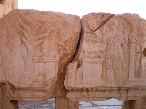 sarcophagus decorations   palmyra palmyra syria decorations