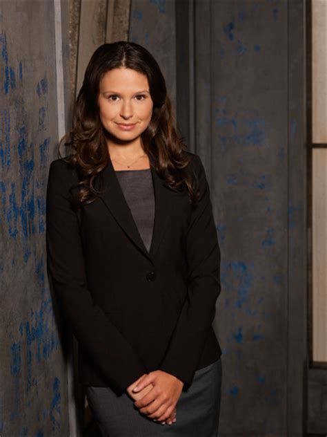 Katie Lowes Scandal Tv Show Interview Scandal Tv Show Interview With