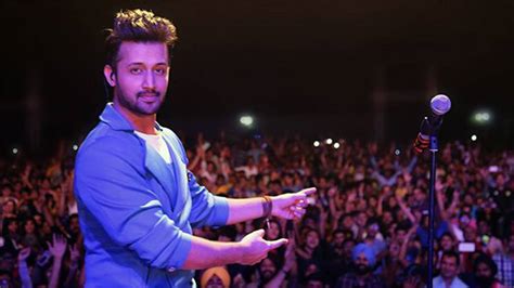 respect pakistani singer atif aslam halts concert calls  sexual