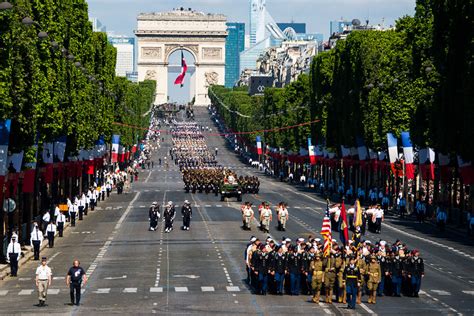 bastille day in paris fireworks parade parties paris discovery guide