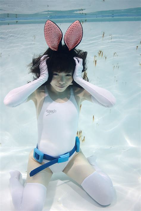 Underwater Knee High Girls Titillates Taiwan Amped Asia