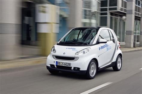 paris auto show  smart celebrates  years  electric model benzinsidercom