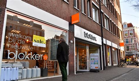 blokker laat personeel pakketjes bezorgen nederlands dagblad