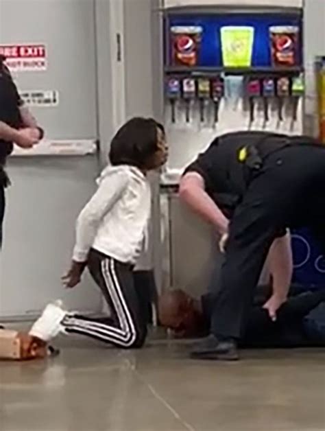 Missouri Officers Accused Of Assaulting Black Woman Son Wjtv