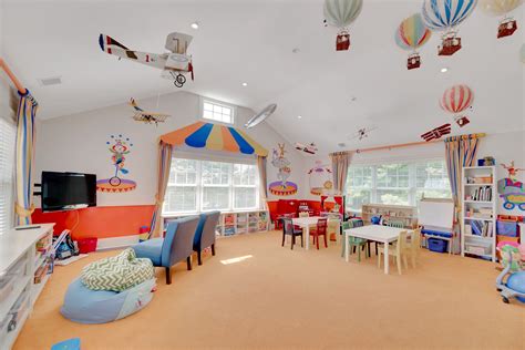 how adorable is this playroom fanciful hot air balloons