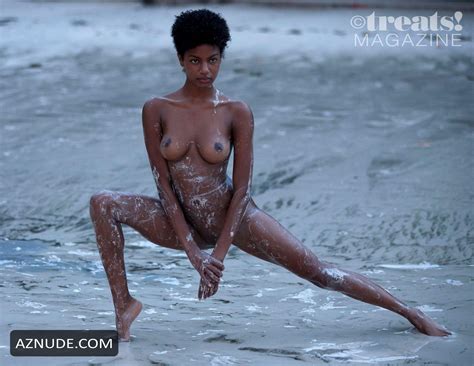Ebonee Davis Shows Off Her Naked Body In A Various Poses
