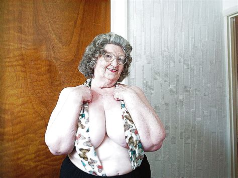 80 Year Old British Granny 14 Fotos