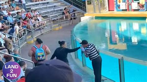 Rob The Mime At Seaworld Orlando Youtube