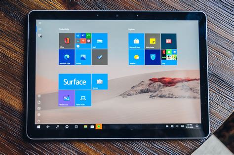 microsoft surface   review  versatile tablet   laptops clothing tech