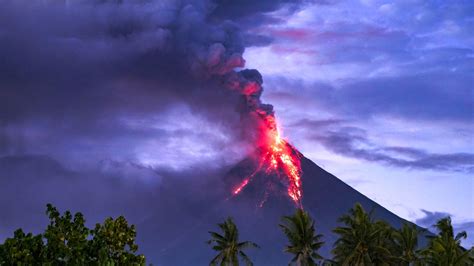 warning  philippines  evacuate  face death penalty  mayon volcano threatens deadly