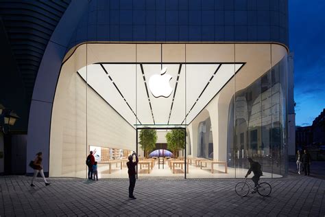 apple worldwide rogier van der heide