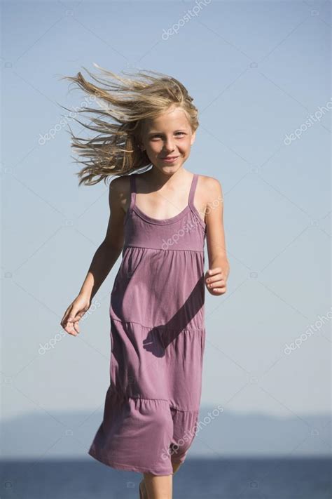 wind blowing girls hair foto bugil 2017
