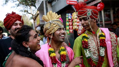 gay pride in mumbai indische homosexuelle gehen auf die