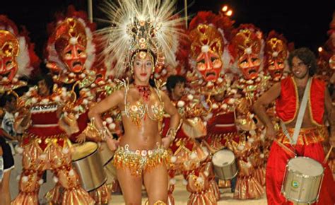 comienza el carnaval del pais  hay fiesta en gualeguaychu