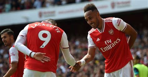 arsenal want key duo to sign new deals without pay increases football365