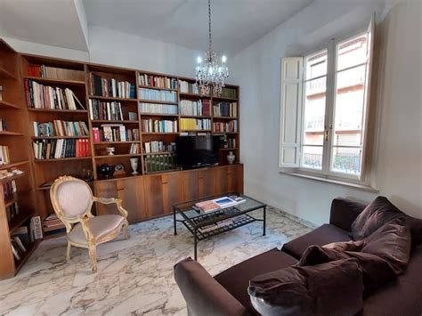 comfortable central apartment pisa condominiums  rent  pisa toscana italy airbnb