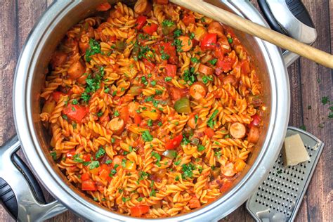 rezept  pot pasta mit paprika wuerstchen  tomatensosse