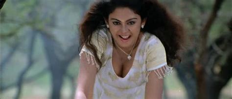 only actress kamna jethmalani hot cleavage show