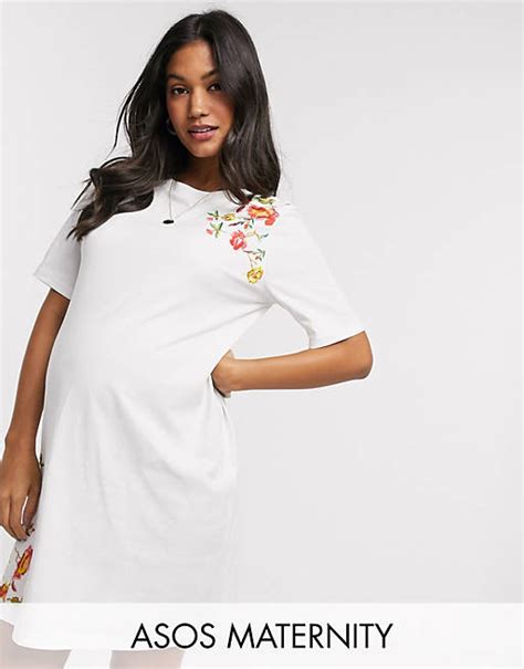 asos design zwangerschapskleding geborduurde mini jurk in wit asos