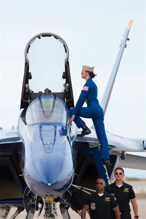 Lt Amanda Lee Is The First Female Blue Angels Flight Demonstration Jet