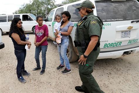 Along The Border Migrant Mothers Turn Themselves In To Immigration