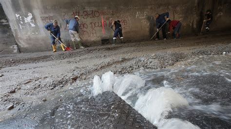 overstromingen italie puinruimen en schoonvegen rtl nieuws