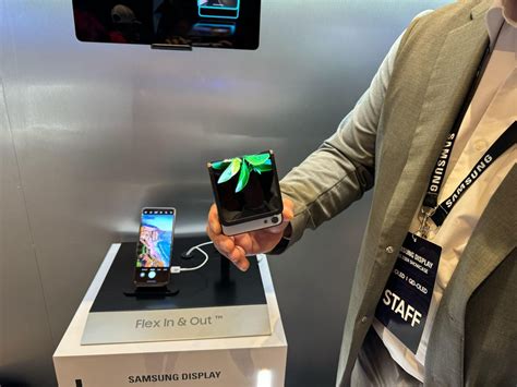 samsung concept flip phone lets  bend    directions cnet