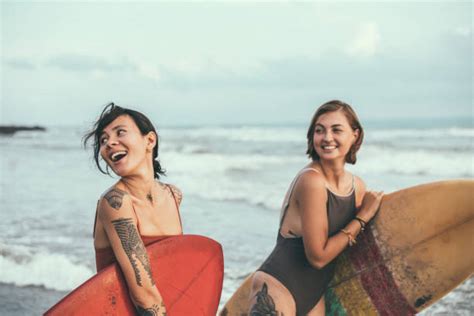 lesbian beach women travel fotografier bilder och bildbanksfoton istock