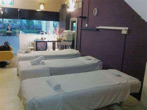 thai massage parlours  singapore  hour  relieve