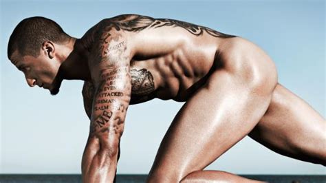 on the 6th nfl star colin kaepernick gets naked for sports illustrated magazine