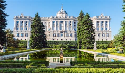 visitar el palacio real de madrid es gratis  sabes cuando ir