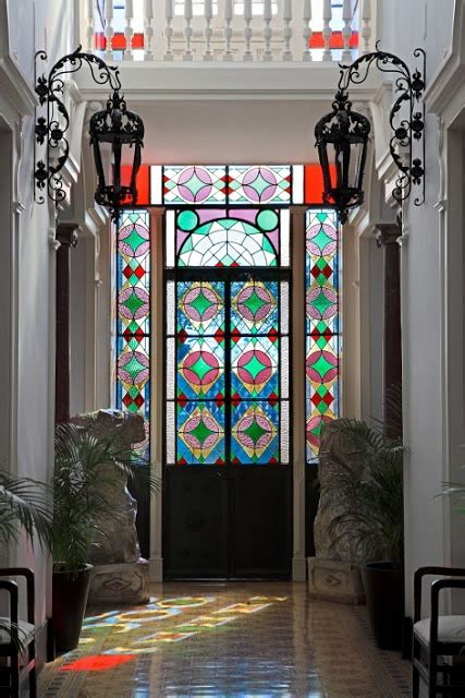 25 Stained Glass Ideas For Indoor And Outdoor Home Decor