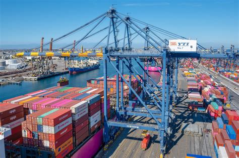 port  los angeles keeping  close eye  labor talks  cargo volumes