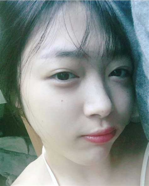 [instagram] Sulli Making Sure You Can See She S Wearing A