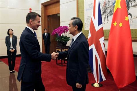 u k foreign secretary jeremy hunt calls his chinese wife japanese in