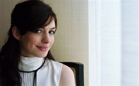 Wallpaper Id 1127184 Hollywood Actresses Gorgeous Anne Hathaway