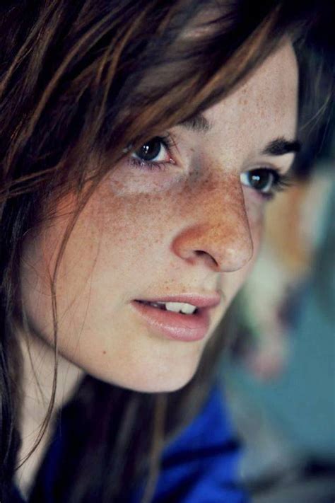 pretty girls with freckles on face 27 pics