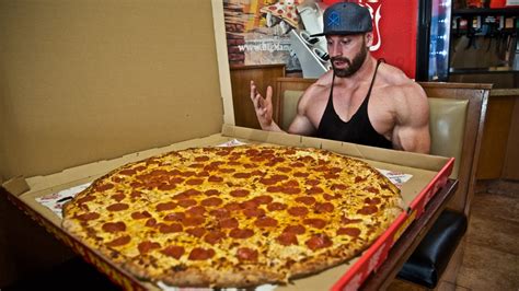 ate  worlds biggest pizza youtube